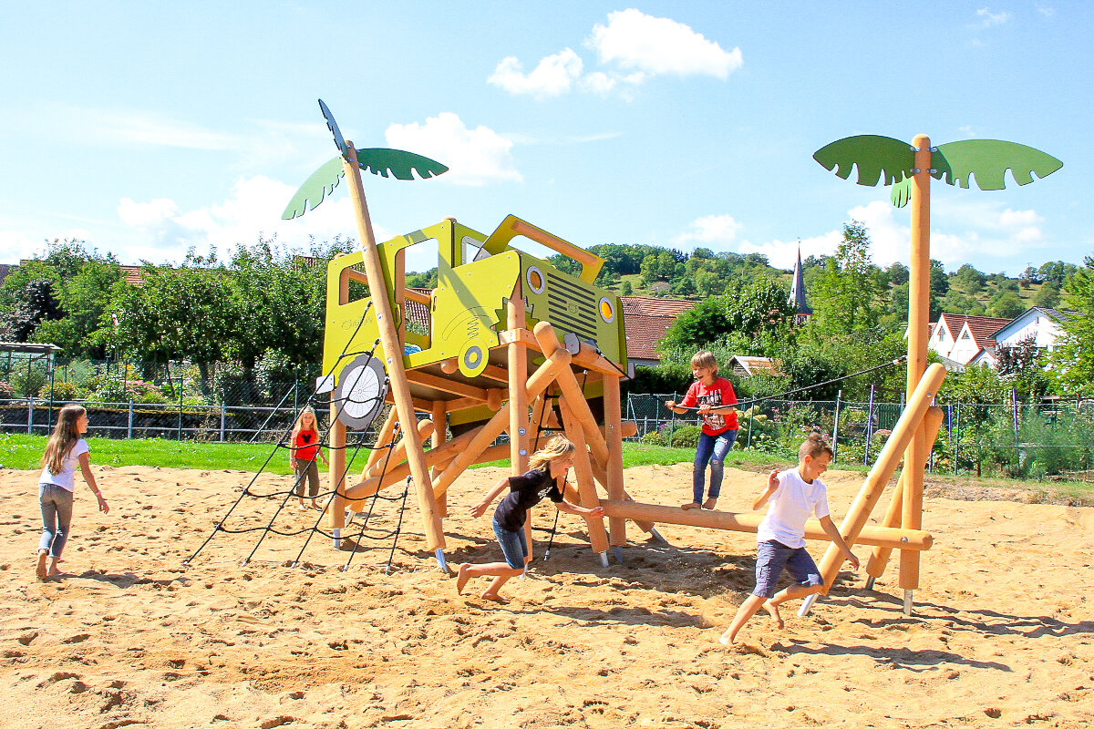 Playground equipment for camping facilities - children playing on the play unit Off-road Jeep from eibe.