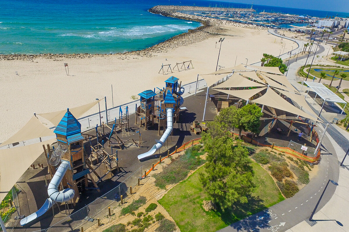 Playgrounds for theme parks and zoos - eibe play unit by the sea.