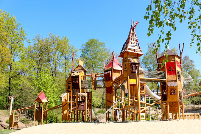 Playground equipment for theme parks and zoos - large playground equipment from eibe.